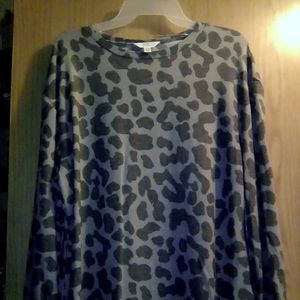 Time and Tru light grey and dark grey cheetah print long sleeved top soft